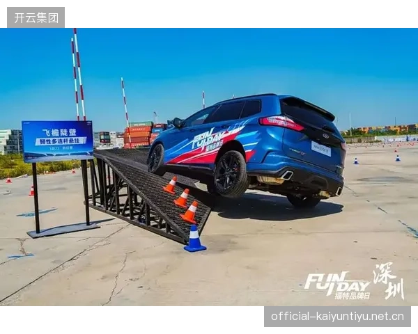 赛车过弯侧倾吓坏观众：极速激情背后的科技与魅力